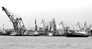 将一笔资金定期存入银行,若年利率为2.2%,到期