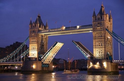 无与伦比的建筑美 全球最美桥梁之:伦敦塔桥_