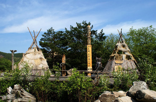 适应游猎生活的鄂伦春族房舍_建设工程教育网