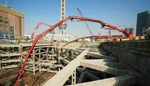 上海环球金融中心施工过程中巨型斜撑安装是如何做的