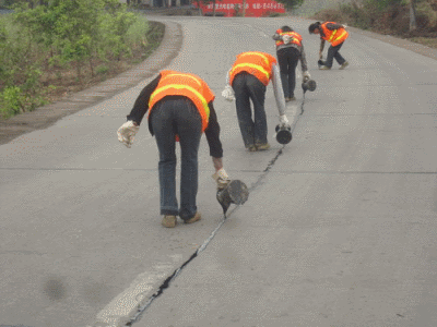 二级建造师考试知识点：水泥混凝土路面纵缝设置与施工