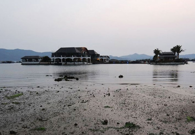 深圳再次强拆违建海上皇宫3