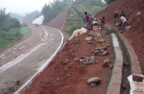 二级建造师考试知识点：路基排水设施施工