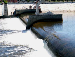 二级建造师水利实务知识点：水闸的组成及作用